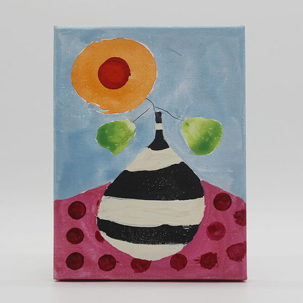 Blüte in Schwarz-Weiß-Vase